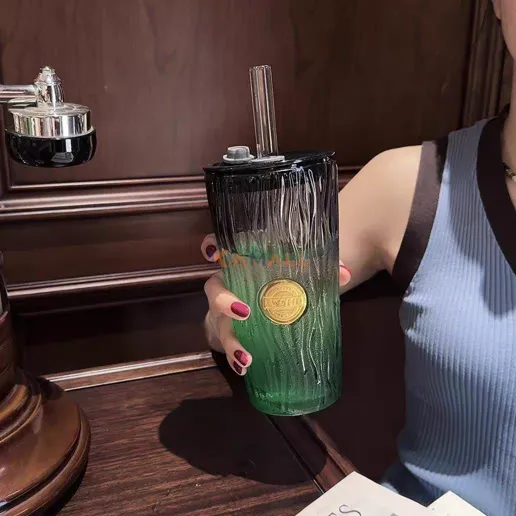 Chope en verre avec Paille