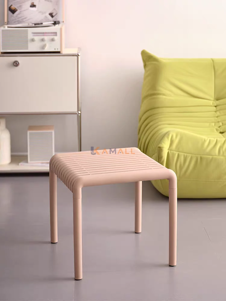 Table basse en plastique