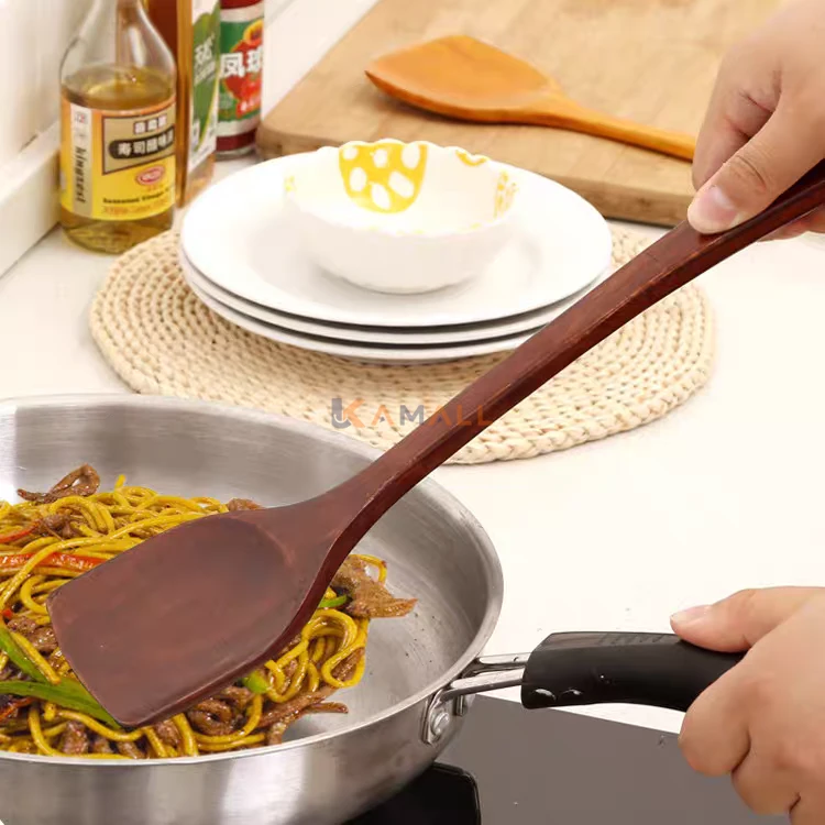Spatule de cuisine en bois